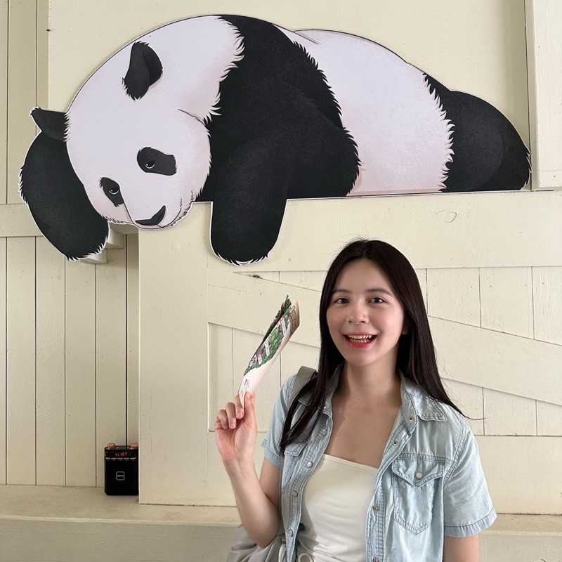 劉**