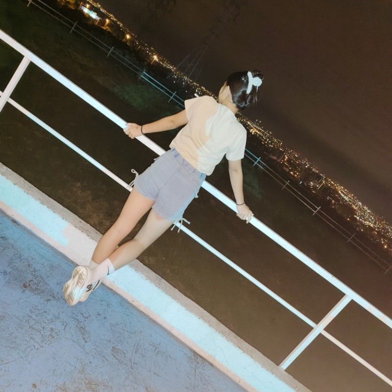 我是全球各地的美女如雲彩520我愛大家！