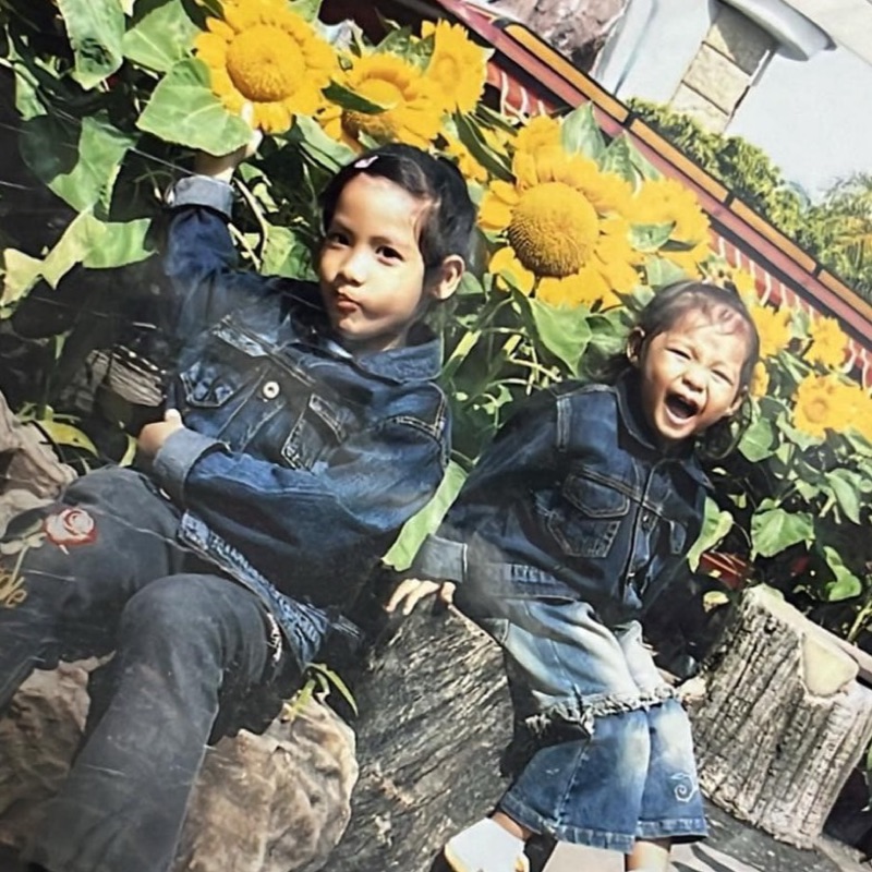 พลอย