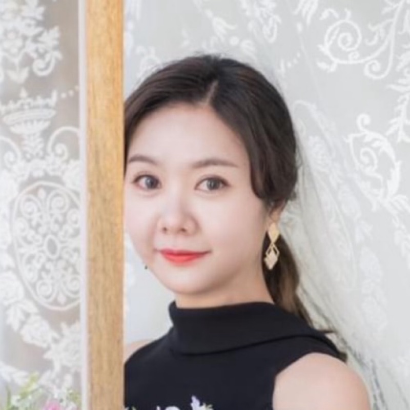 邱**
