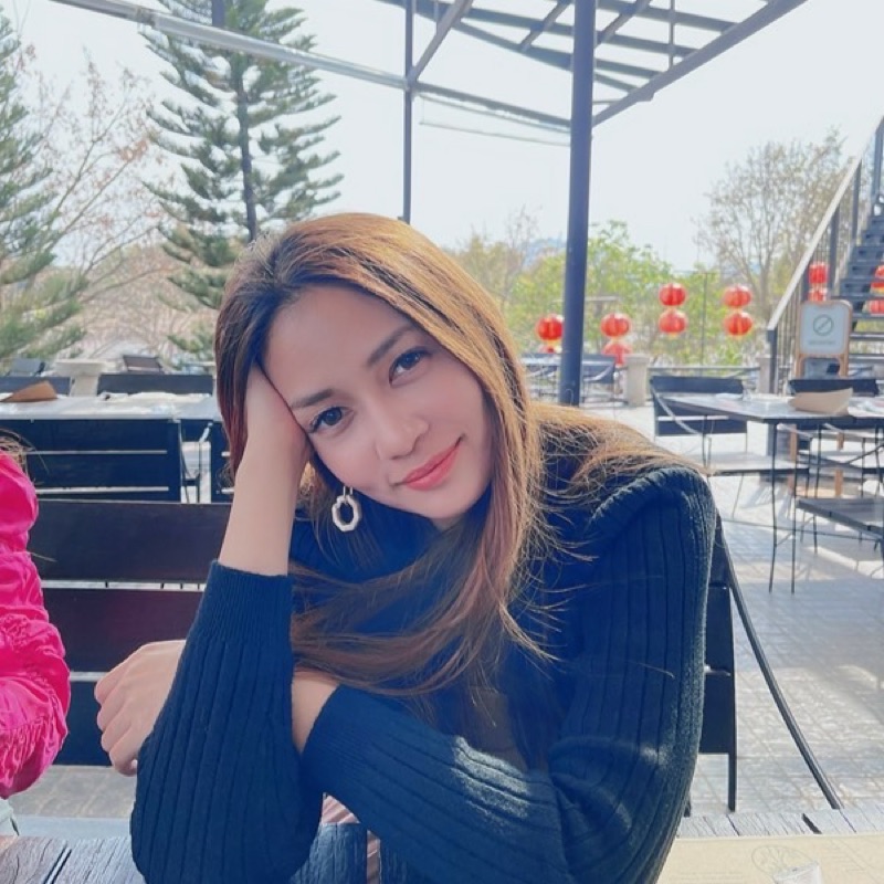 วริศา สมานกุล