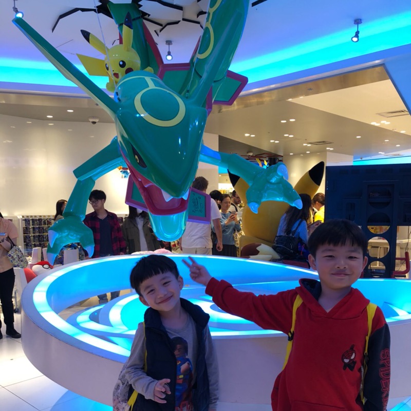 陳**
