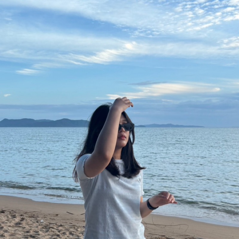 พลอย
