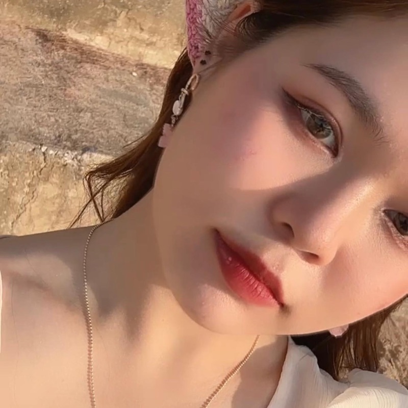 อารี ฟ้าขาว