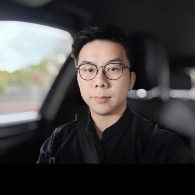 陳**