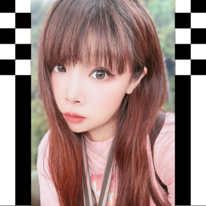 陳**