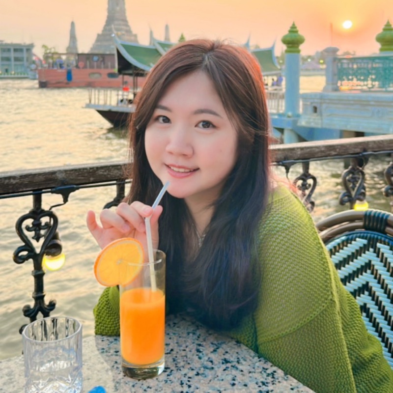 李**