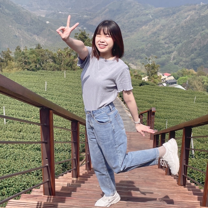 郭**