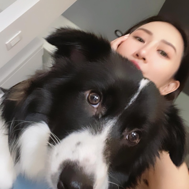 邱**