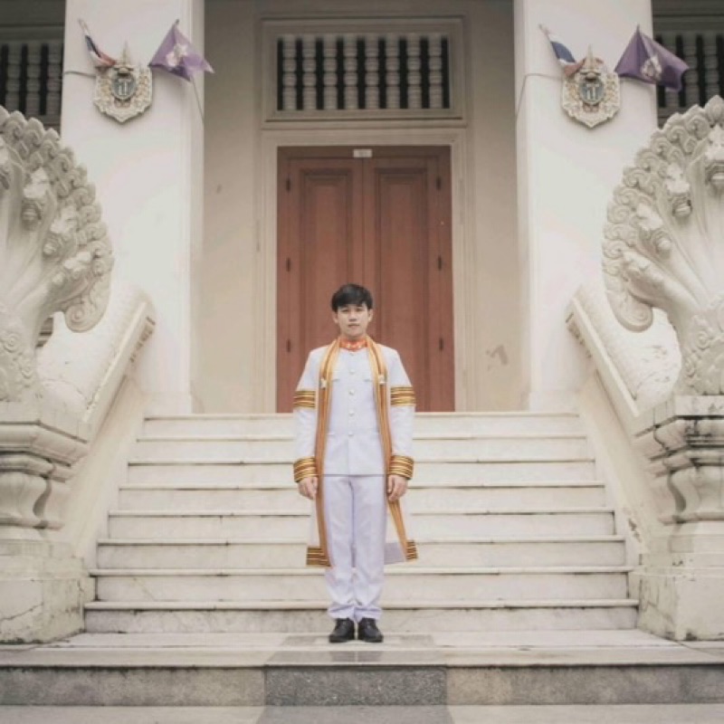 อมร