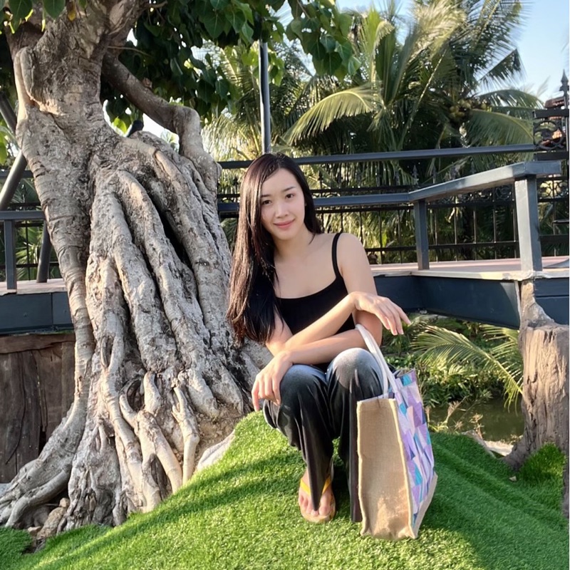 จ๋อม