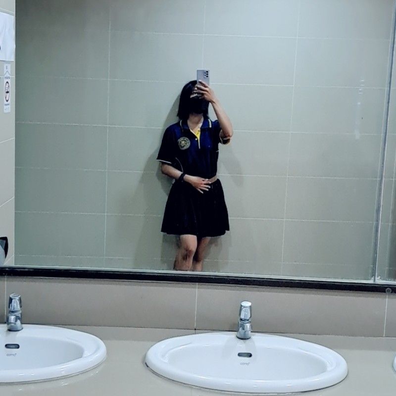 พลอย