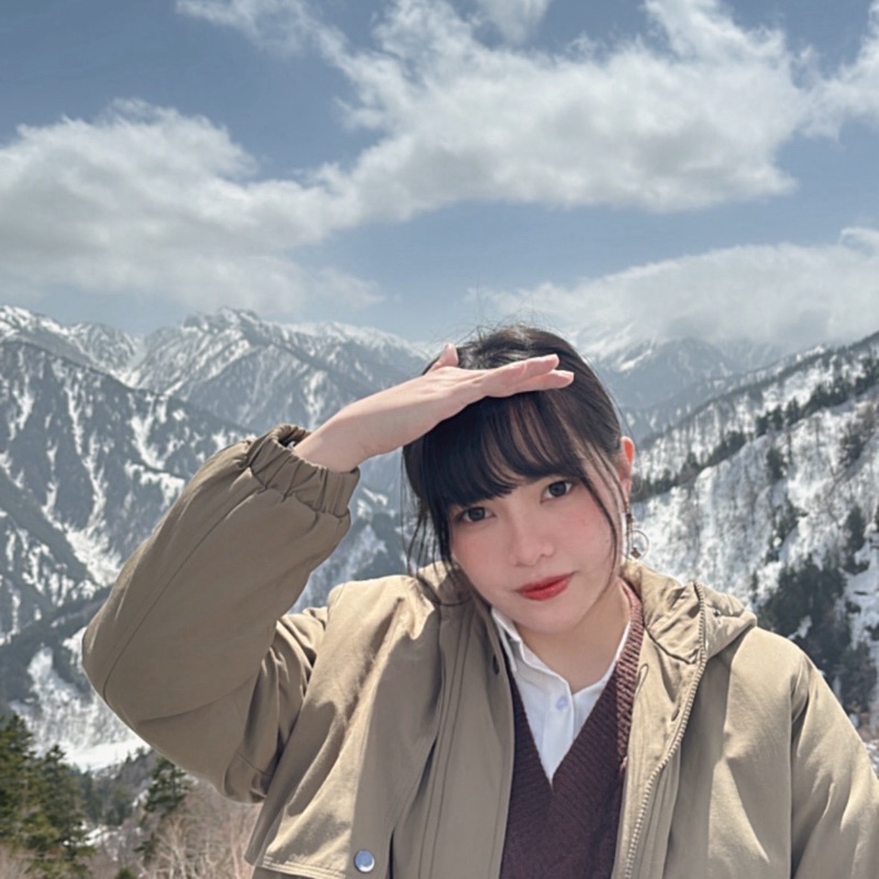 黃**