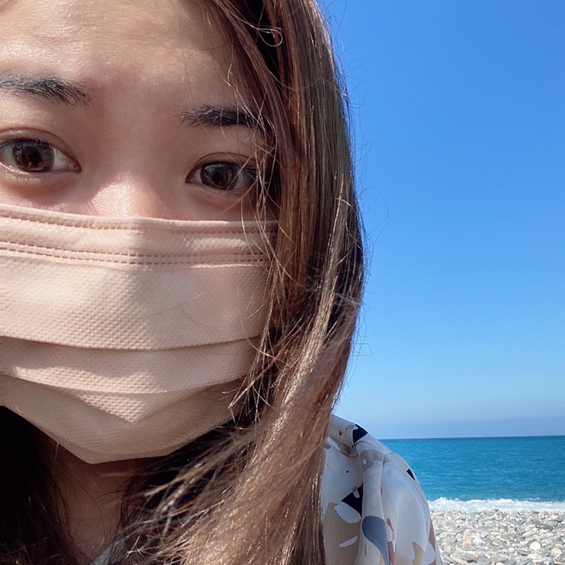 洪**