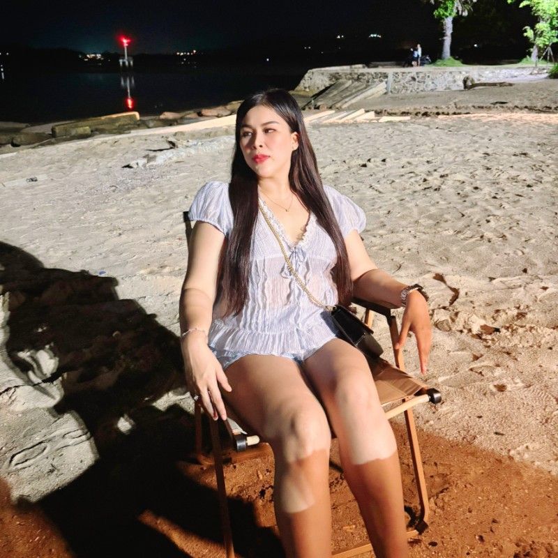 พลอย
