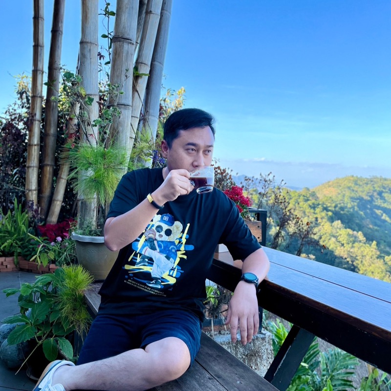 (^.<)ด.ช.เบส(>.^)