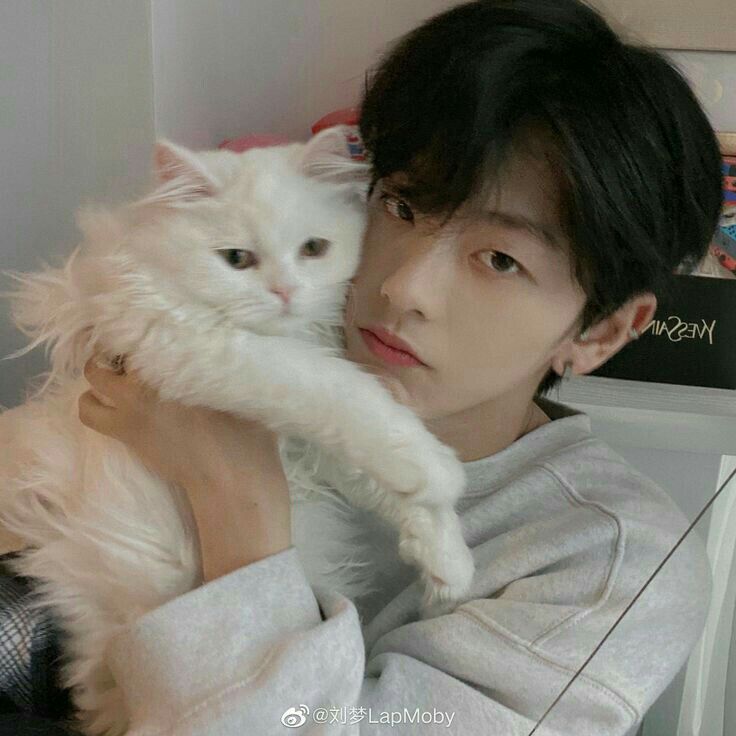"♀️😭คิมหัน😭ต์♀️"