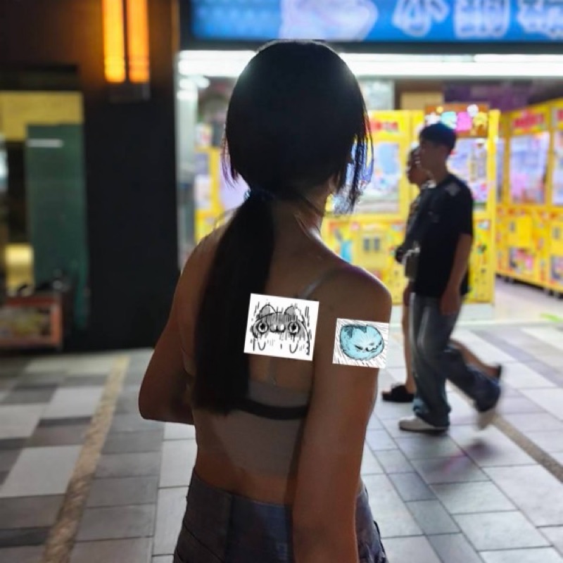 陳**