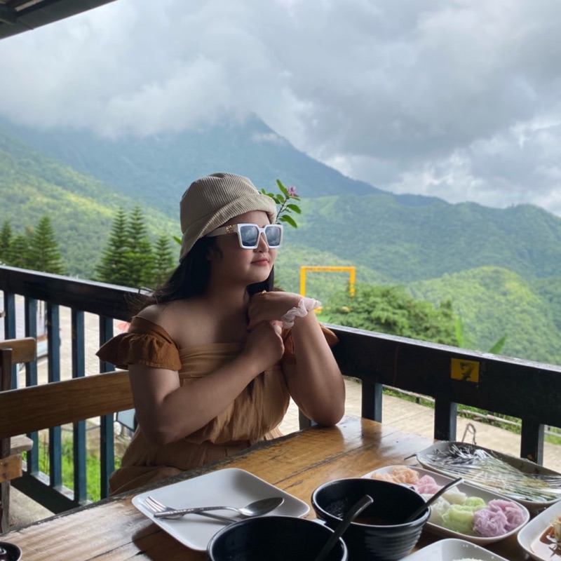 พลอย