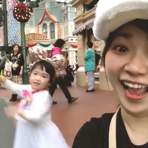 陳**