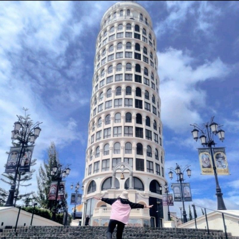 พลอย