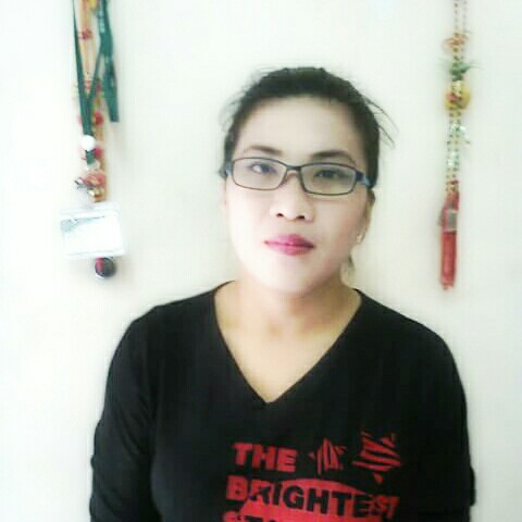 นภาพร สดกลาง