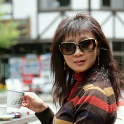 蕭**